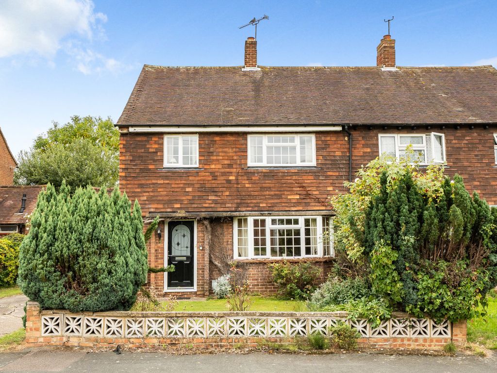 3 bed semidetached house for sale in Guildford, Surrey GU1, £450,000