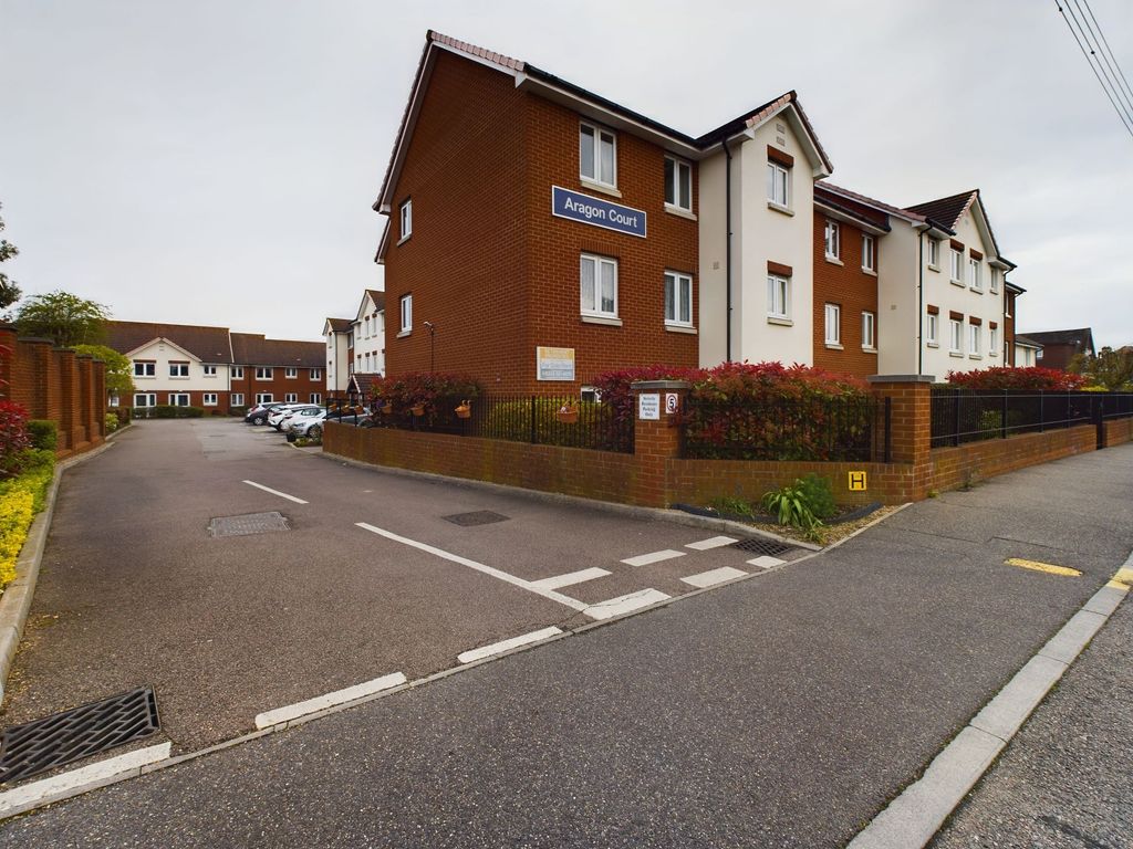 1 bed flat for sale in Church Road, Hadleigh, Benfleet SS7 Zoopla