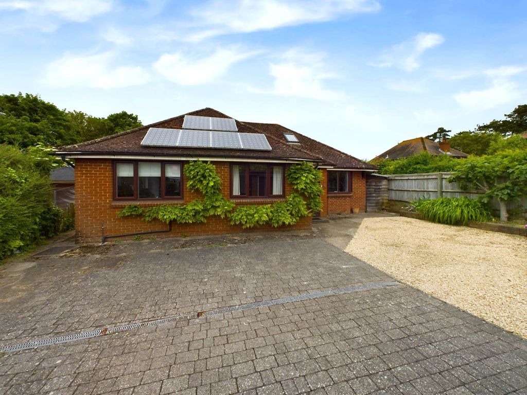4 bed detached bungalow for sale in Oakley Road, Chinnor OX39, £750,000 Zoopla
