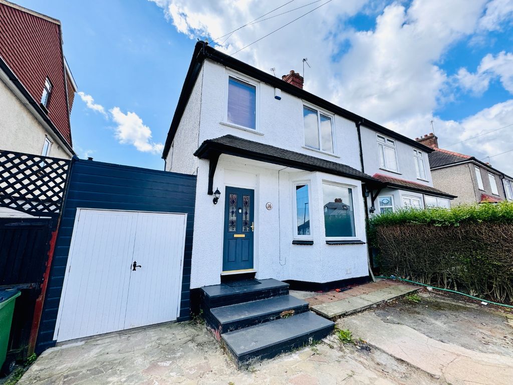 3 bed semidetached house for sale in Eastview Avenue, Plumstead