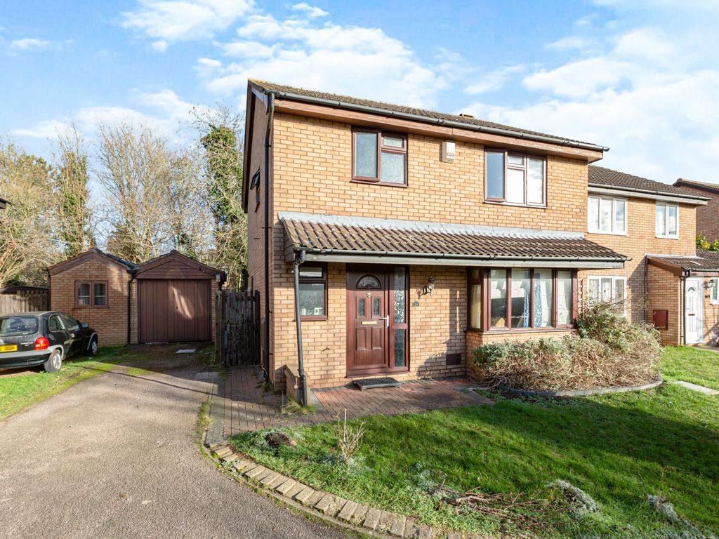 3 bed detached house for sale in Stokenchurch Place, Bradwell Common