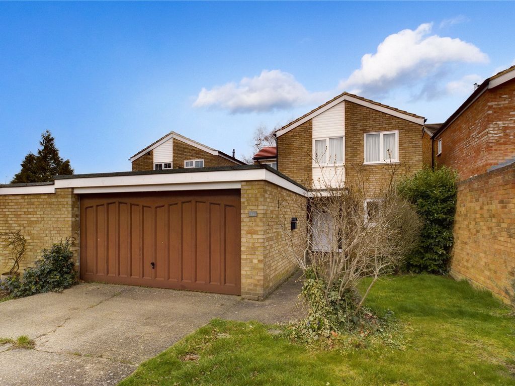 4 bed detached house for sale in Manor Close, Clifton, Shefford