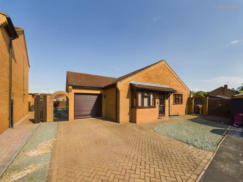 3 bed detached bungalow for sale in Windsor Place, Whittlesey
