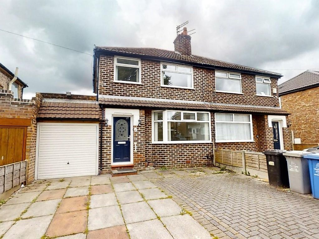 3 bed semidetached house to rent in Kingsway Park, Urmston, Manchester