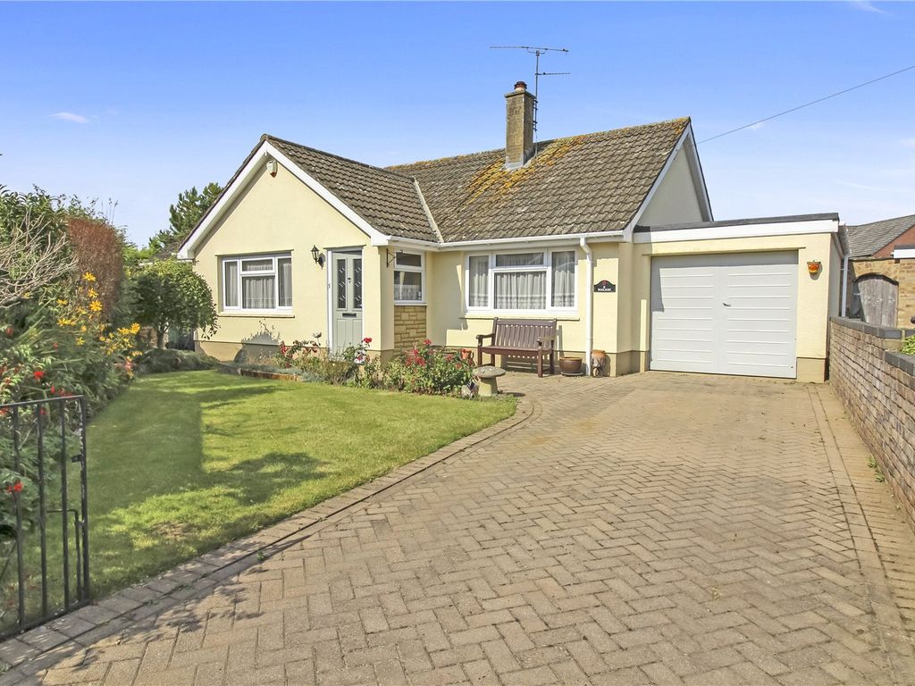 4 bed bungalow for sale in Restrop View, Purton, Swindon, Wiltshire SN5