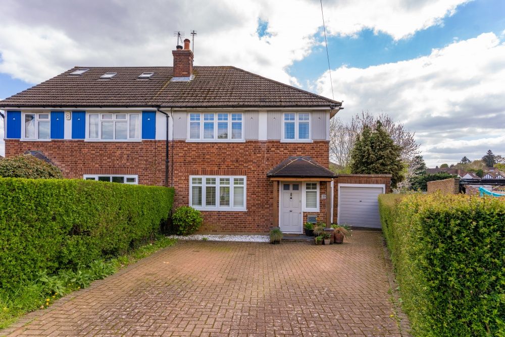 3 bed semidetached house for sale in Beechwood Close, Little Chalfont