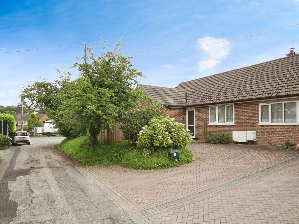 3 bed semidetached bungalow for sale in Barnhurst Lane, Hawkinge