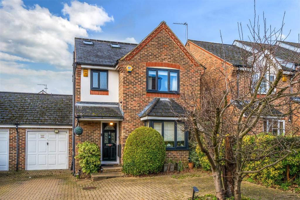 4 bed link detached house for sale in New Southgate, London N11, £