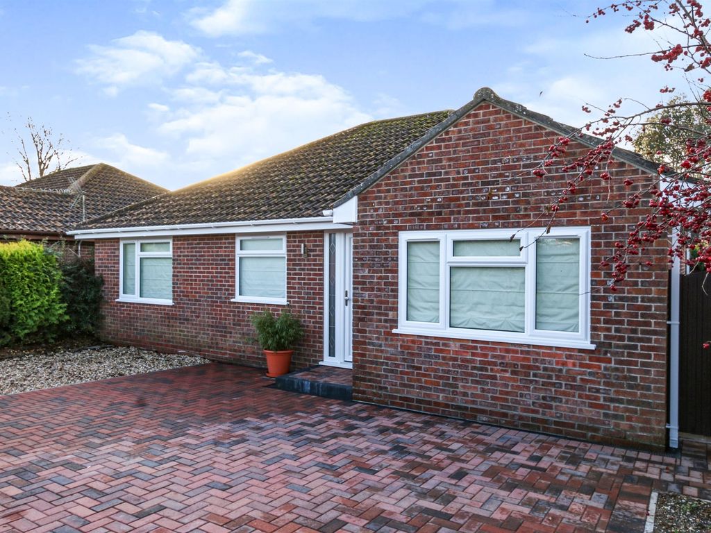 2 bed detached bungalow for sale in Lington Close, Crossways