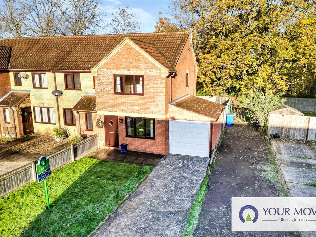 2 bed end terrace house for sale in Holly Close, Worlingham, Beccles