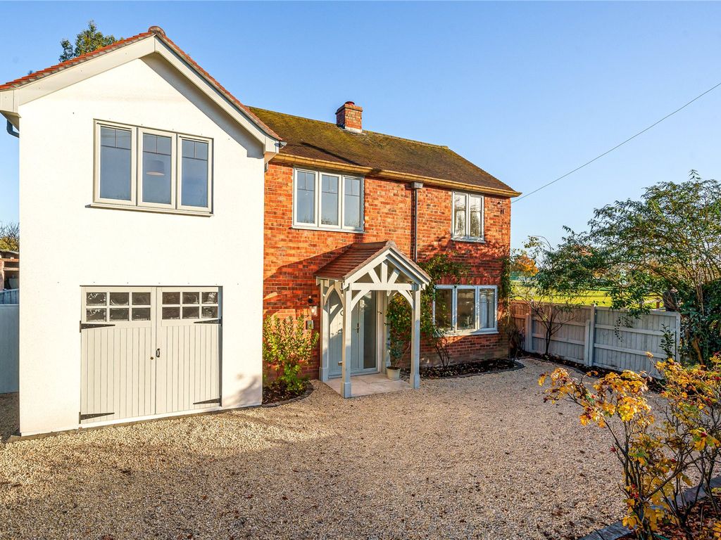 5 bed detached house for sale in Cantley, Wokingham, Berkshire RG40, £