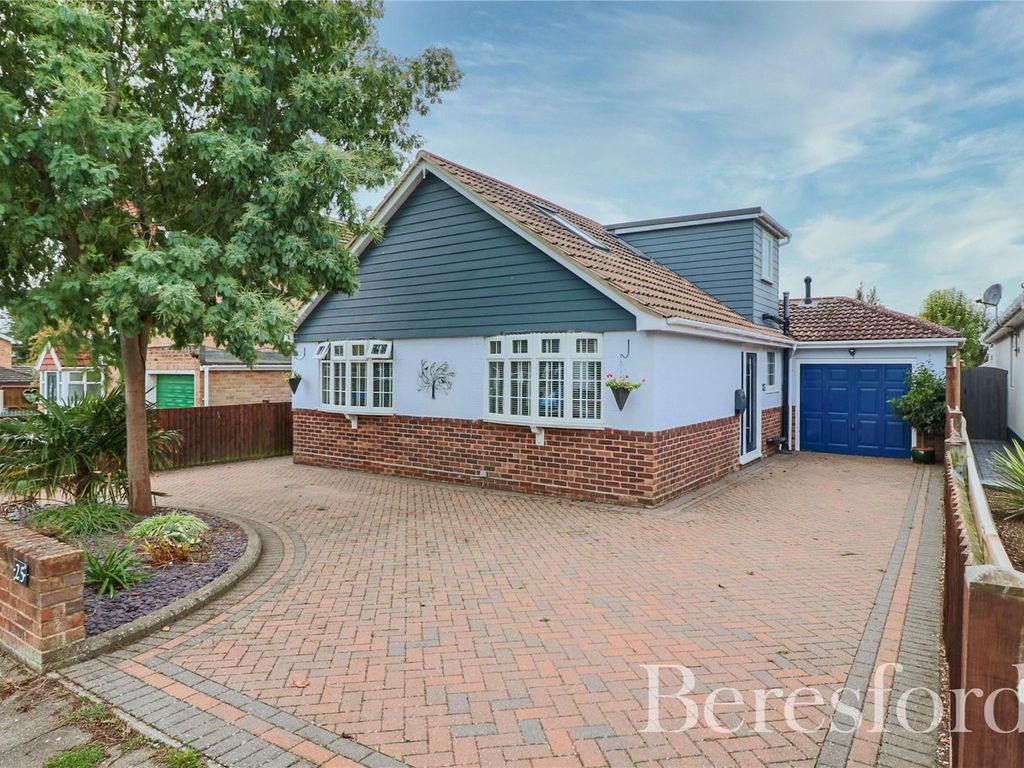 4 bed bungalow for sale in Upper Second Avenue, FrintonOnSea CO13, £