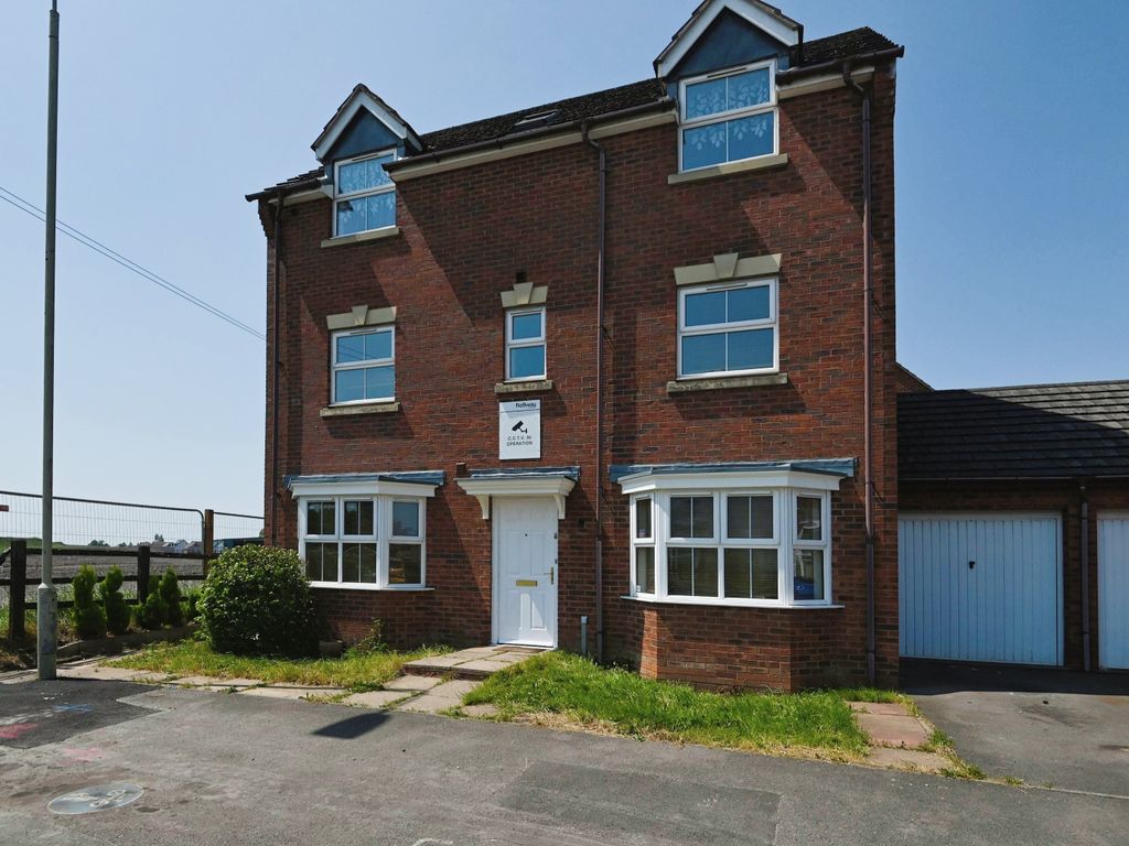5 bed detached house for sale in Chiswell Drive, Coalville