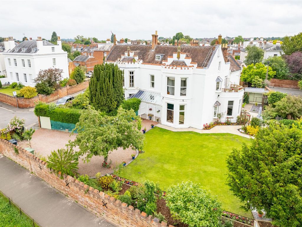 7 bed semidetached house for sale in Albany Terrace, Worcester