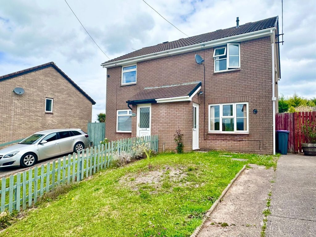 3 bed semidetached house to rent in Chester Close, New Inn, Pontypool