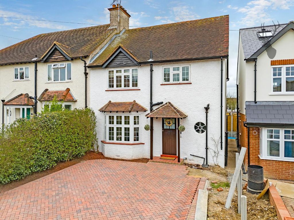 3 bed semidetached house for sale in Hill Road, Theydon Bois, Epping