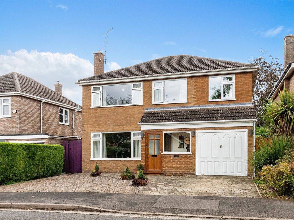 5 bed detached house for sale in St. Guthlac Avenue, Market Deeping, Peterborough PE6, £395,000