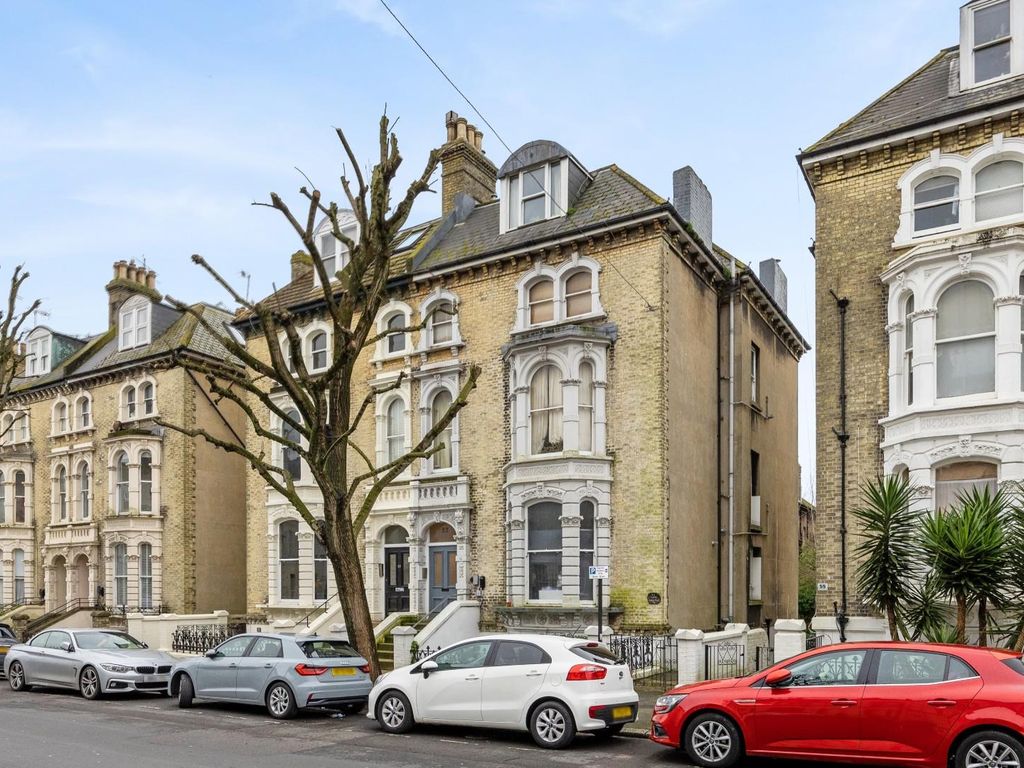 1 bed flat for sale in Tisbury Road, Hove BN3, £225,000 Zoopla