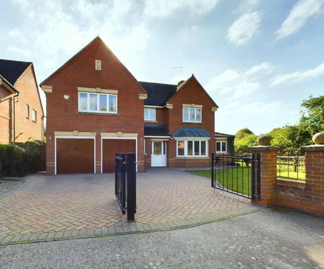 5 bed detached house for sale in Burham Close, Wootton Fields