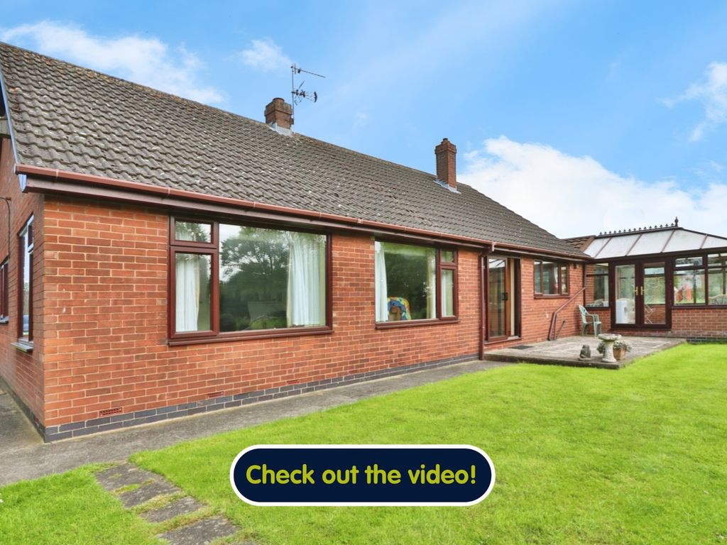 3 bed detached bungalow for sale in Main Road, Camerton, Hull HU12, £