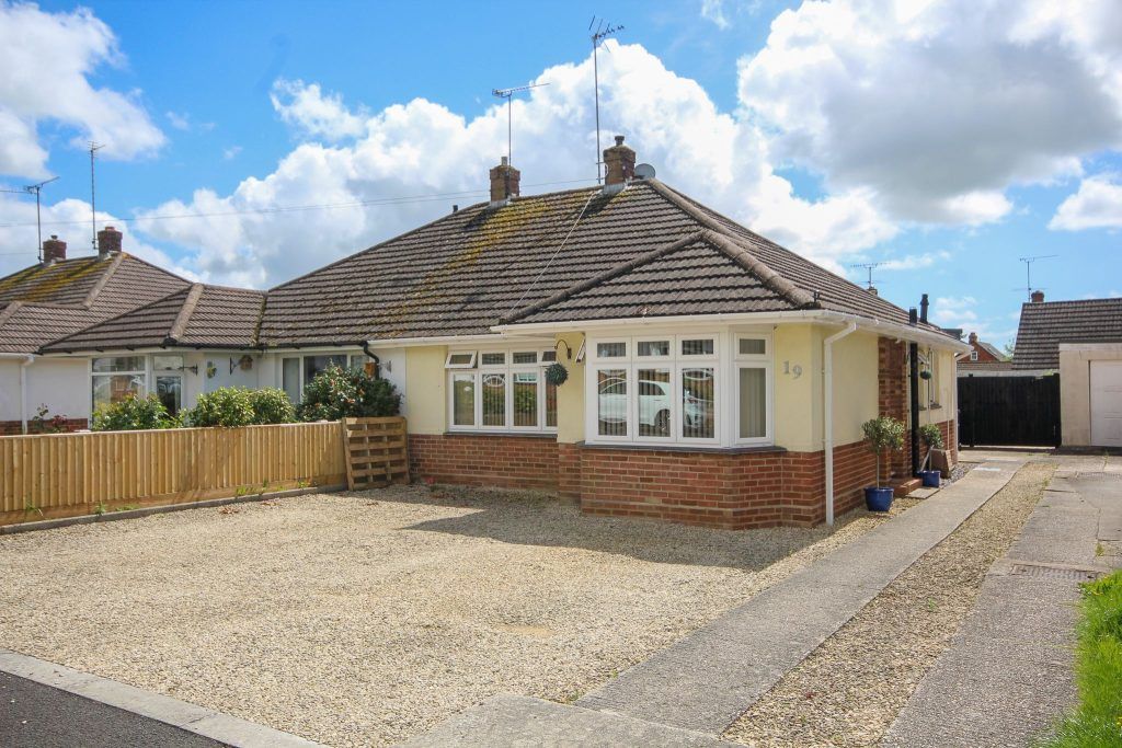 2 bed semi-detached bungalow for sale in kenmore drive, yeovil, somerset ba21