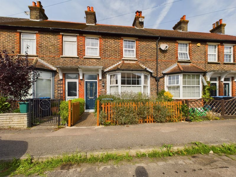 3 bed terraced house for sale in Homestead Road, Caterham CR3, £465,000