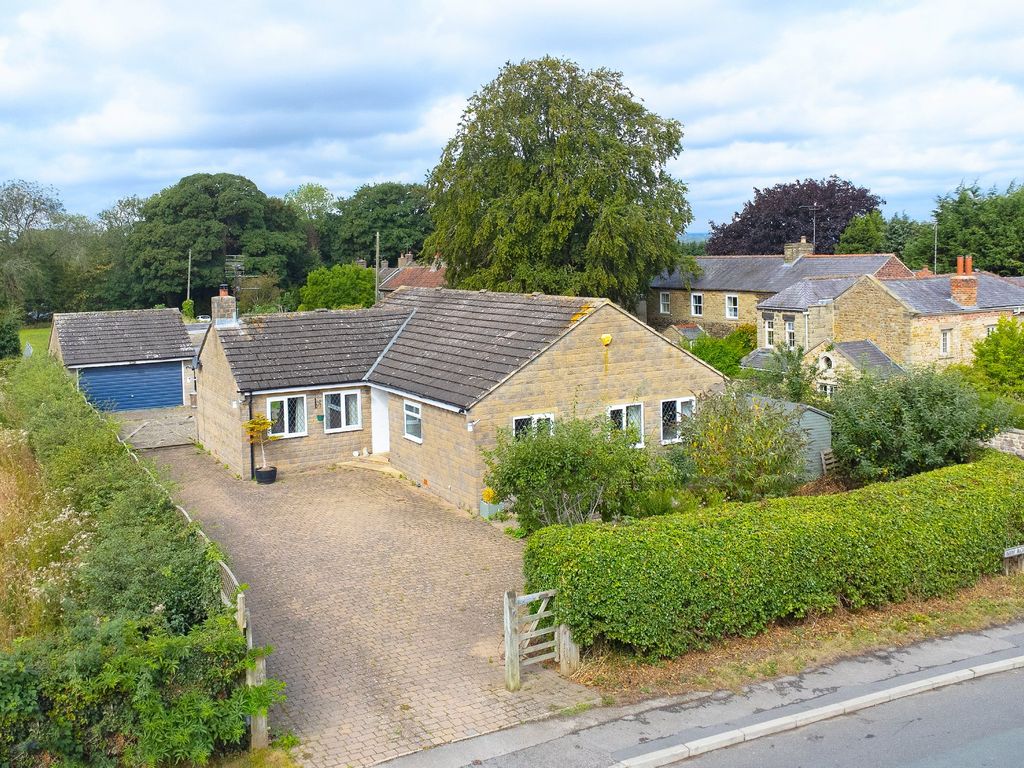 3 bed detached bungalow for sale in New Road, Scotton, Knaresborough
