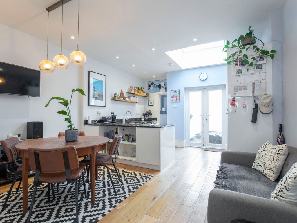 2 bed terraced house to rent in Keynsham Street, Cheltenham GL52, £