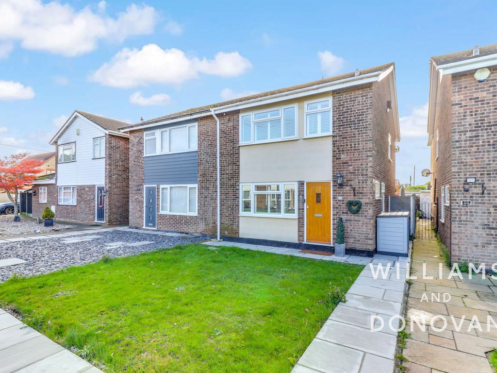 3 bed semidetached house for sale in Maytree Walk, Benfleet SS7, £