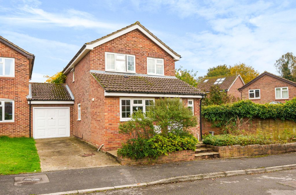 3 bed linkdetached house for sale in Pine Close, South Wonston, Winchester SO21, £450,000 Zoopla