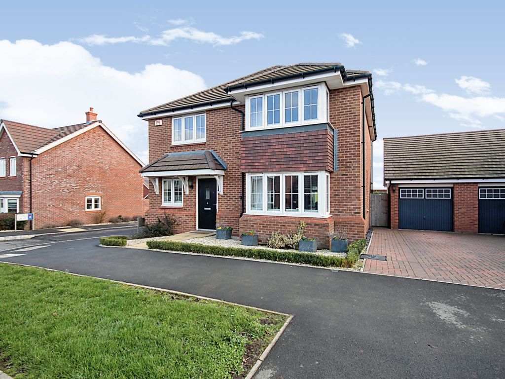 4 bed detached house for sale in Bloxham Way, Radford Semele