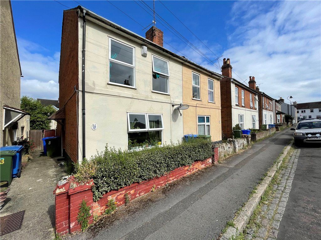 2 bed semidetached house for sale in Vine Street, Aldershot, Hampshire