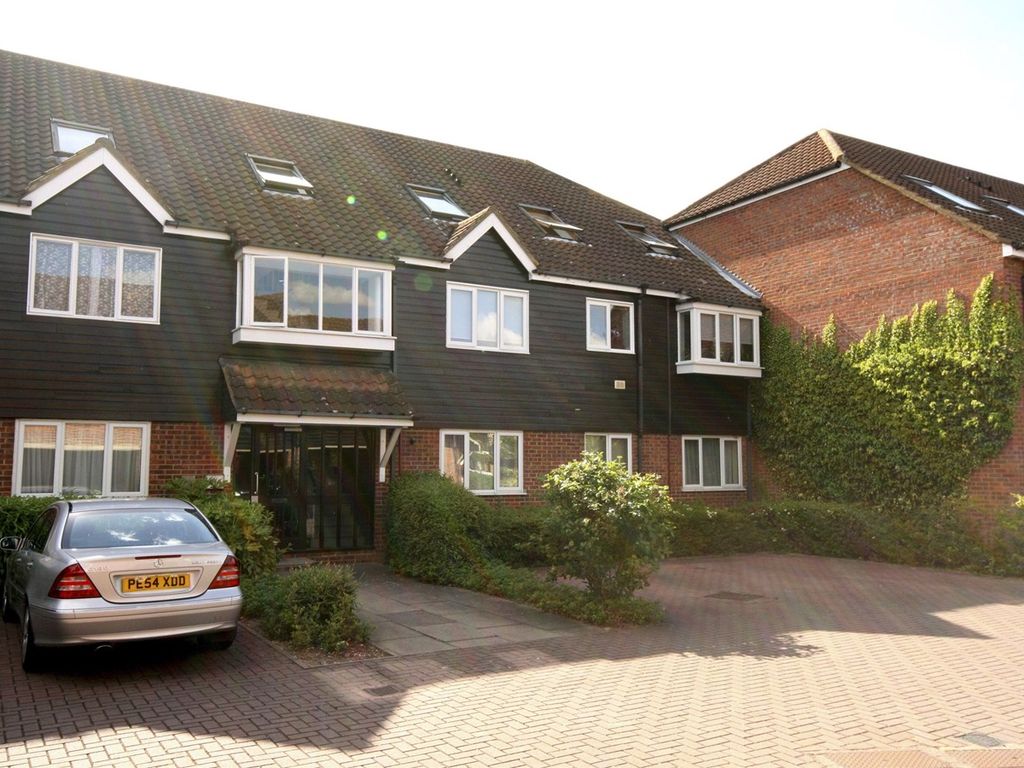 1 bed flat to rent in The Meadows, Sawbridgeworth CM21, £1,000 pcm Zoopla
