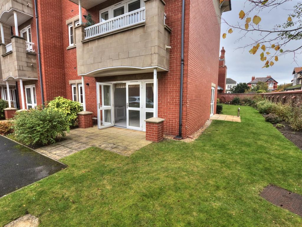 2 bed flat for sale in Blundellsands Road West, Blundellsands