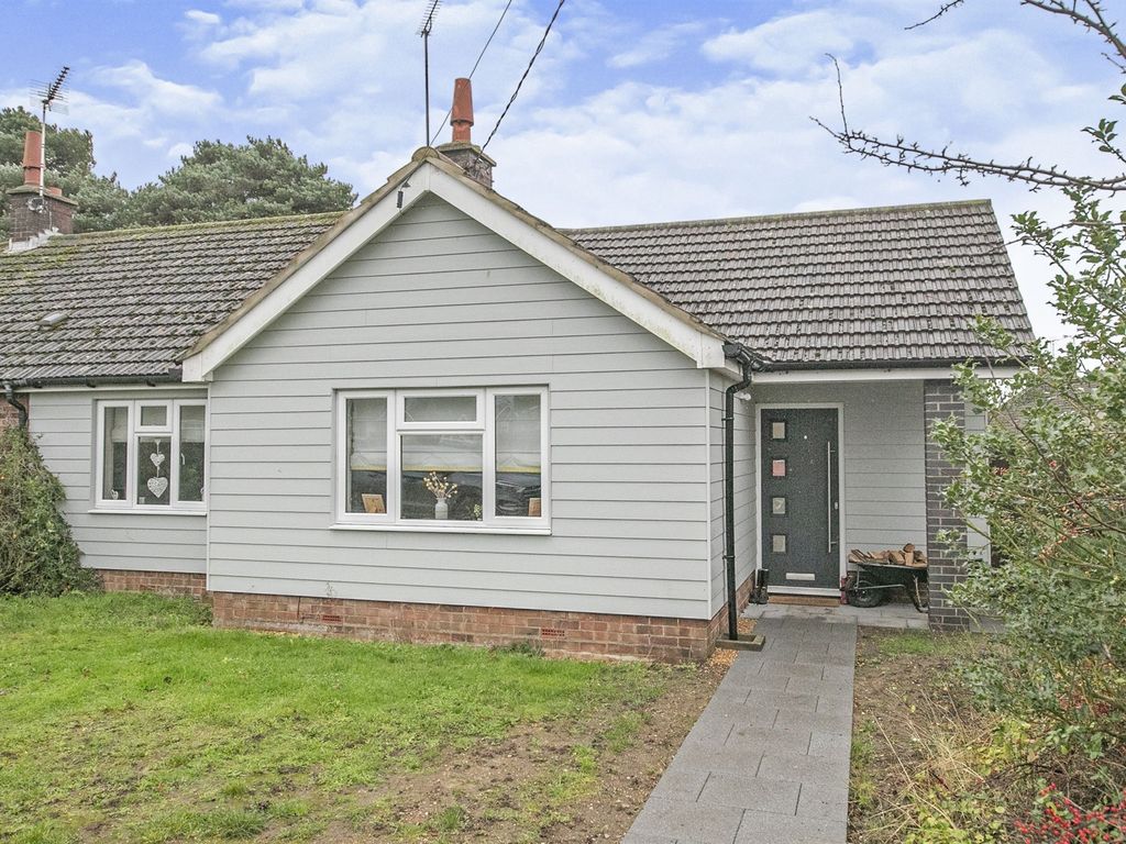 3 bed semidetached house for sale in Moorlands, Hollesley, Woodbridge