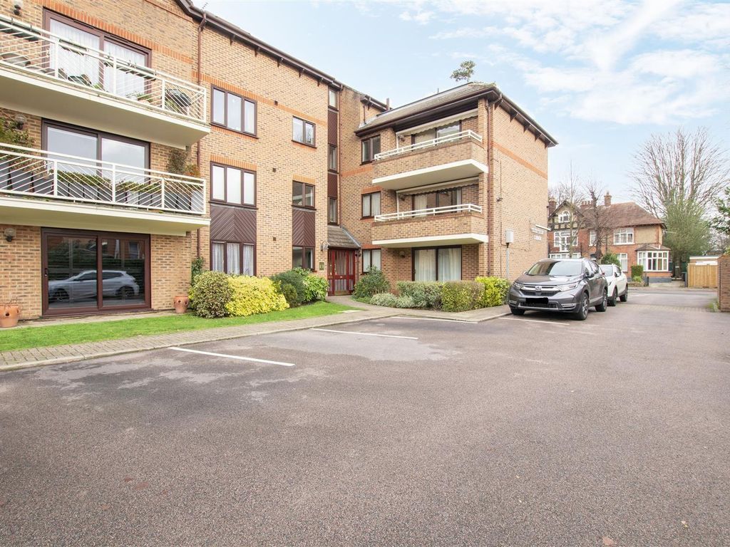 2 bed flat for sale in Trentham Lodge, Wellington Road, Enfield EN1, £