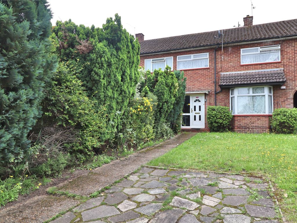 3 bed terraced house for sale in Blackmore Crescent, Woking GU21 Zoopla