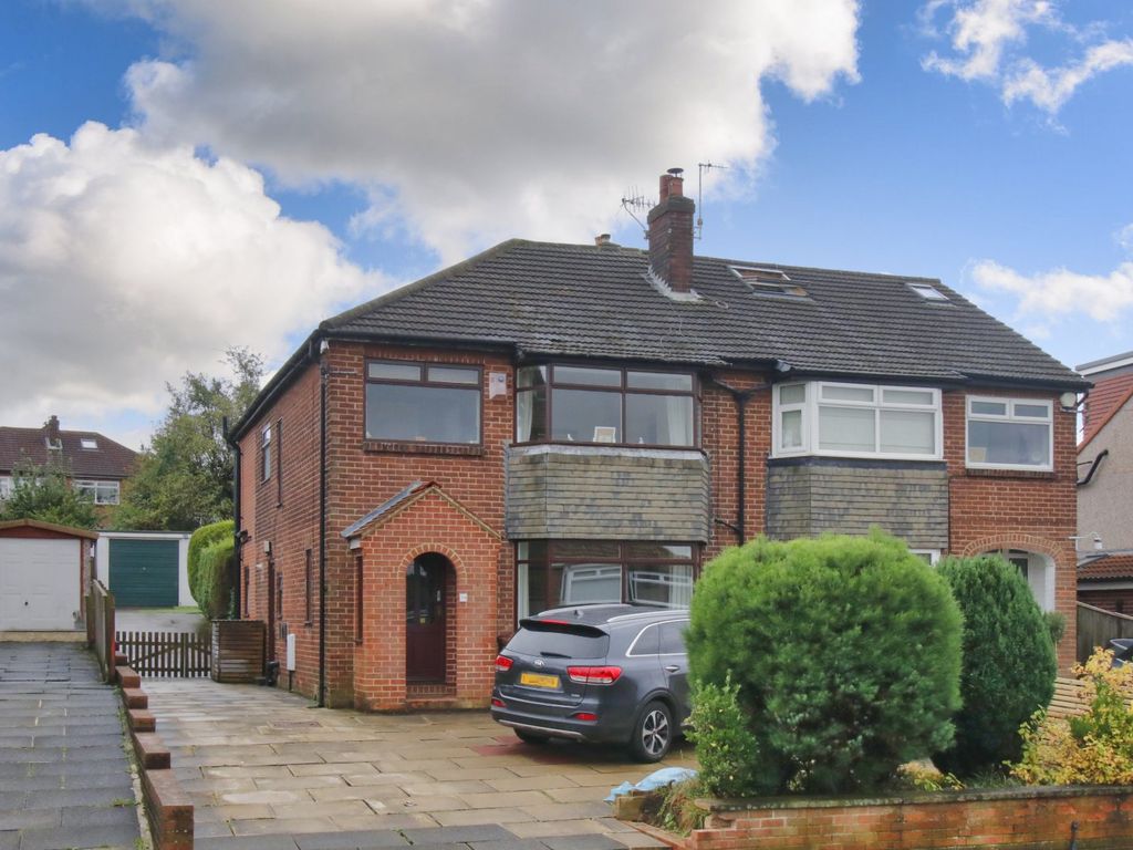 4 bed semidetached house for sale in Carr Hill Avenue, Calverley