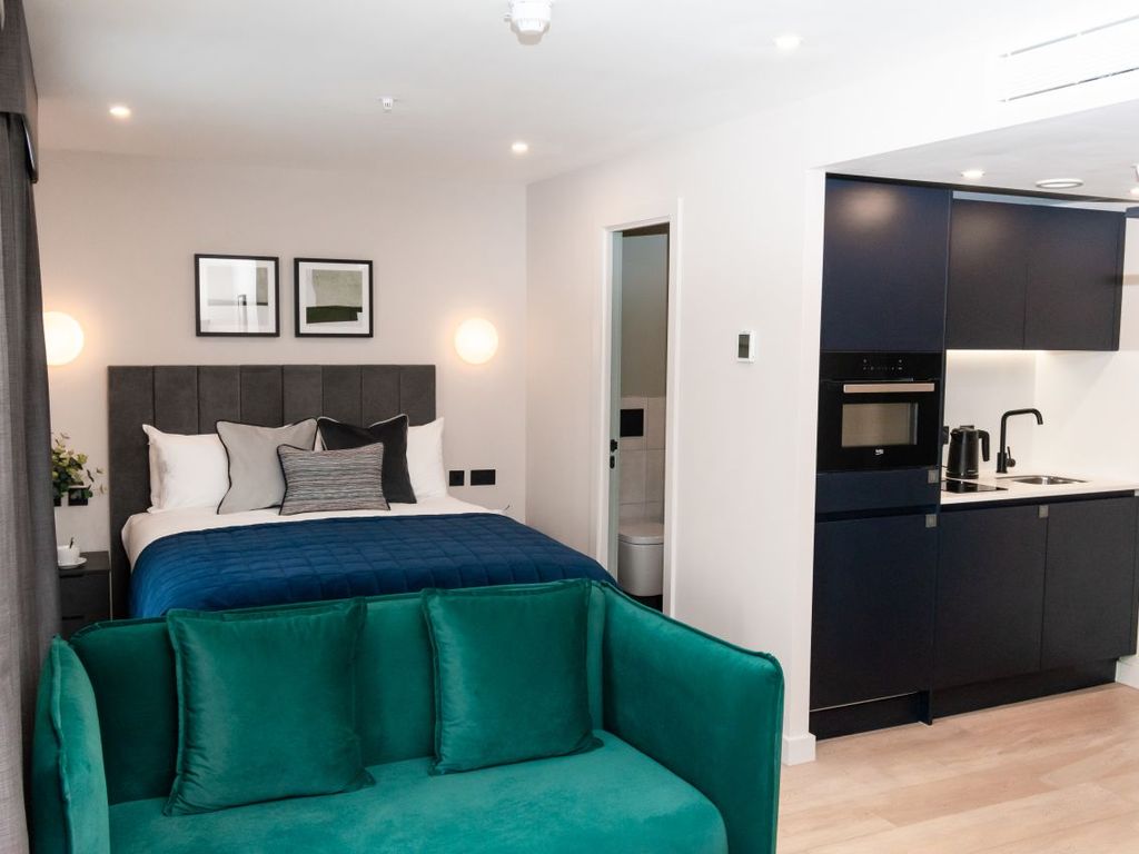 1 bed flat to rent in St. Chads Queensway, Birmingham B4, £2,400 pcm