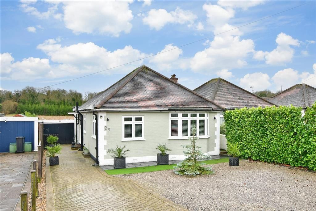 3 bed detached bungalow for sale in Fairlawn Grove, Banstead, Surrey