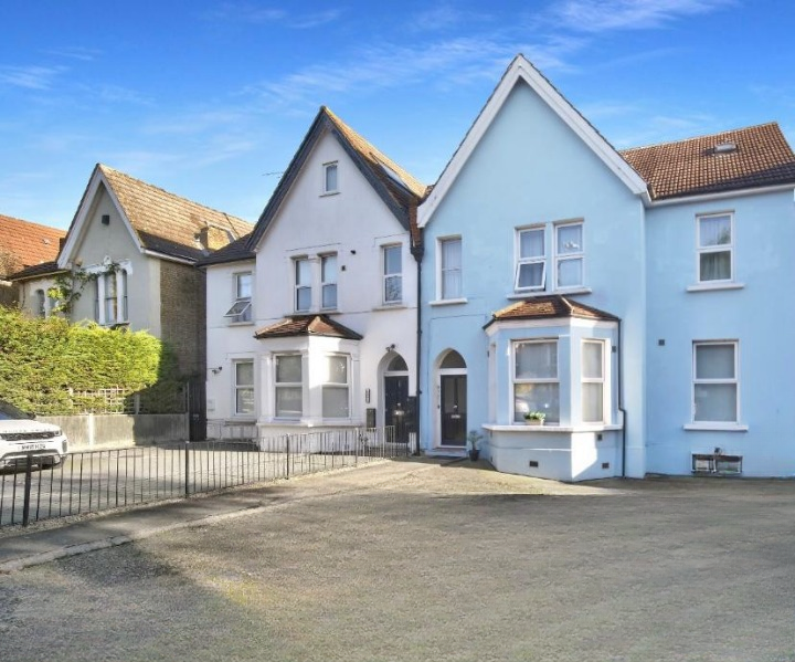 2 bed flat for sale in Elmers End Road, London SE20, £350,000 Zoopla