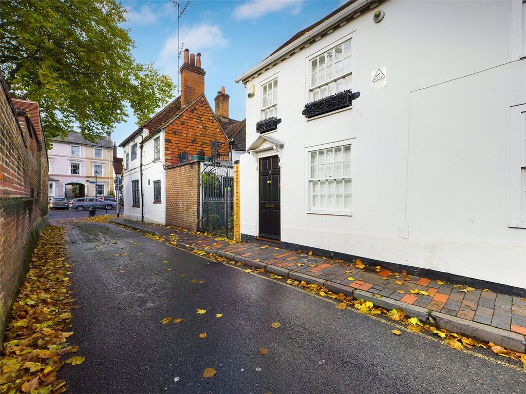 Park Row, Farnham, Surrey GU9  