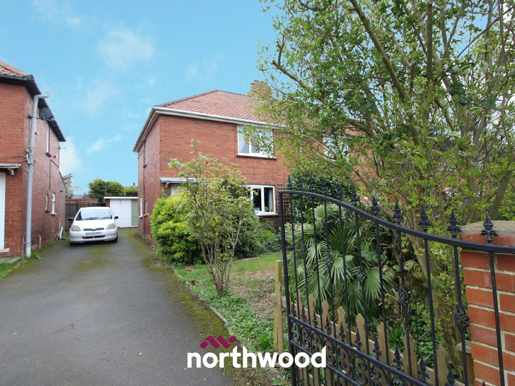 3 bed semidetached house for sale in Crookes Broom Lane, Hatfield