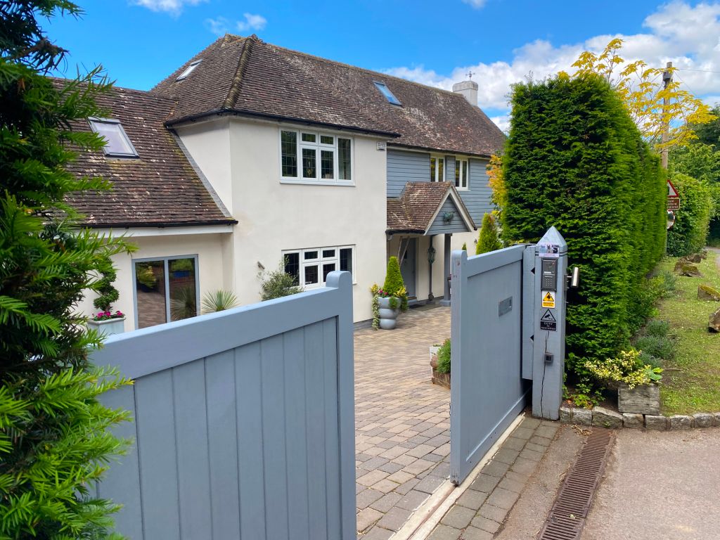 4 bed detached house for sale in Forty Green, Beaconsfield HP9, £1,900,000 Zoopla