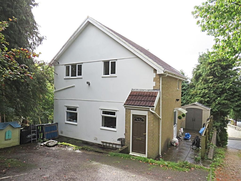 2 bed flat to rent in Heol Y Bryn, Rhydyfelin, Pontypridd CF37, £650