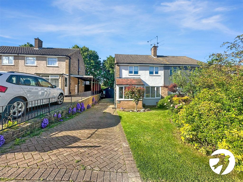 3 bed semidetached house for sale in North Bank Close, Strood, Kent