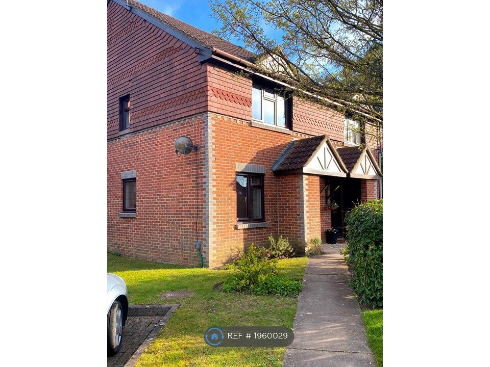 1 bed semidetached house to rent in Woking, Woking GU22, £1,150 pcm