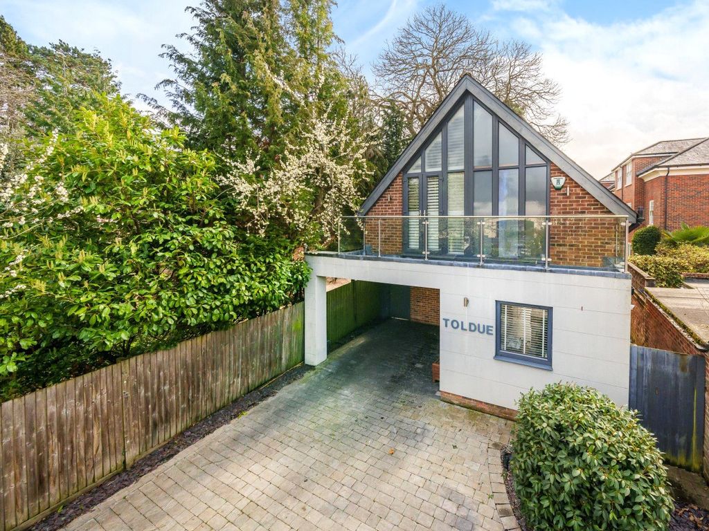 2 bed detached house for sale in Queens Road, Weybridge KT13 Zoopla
