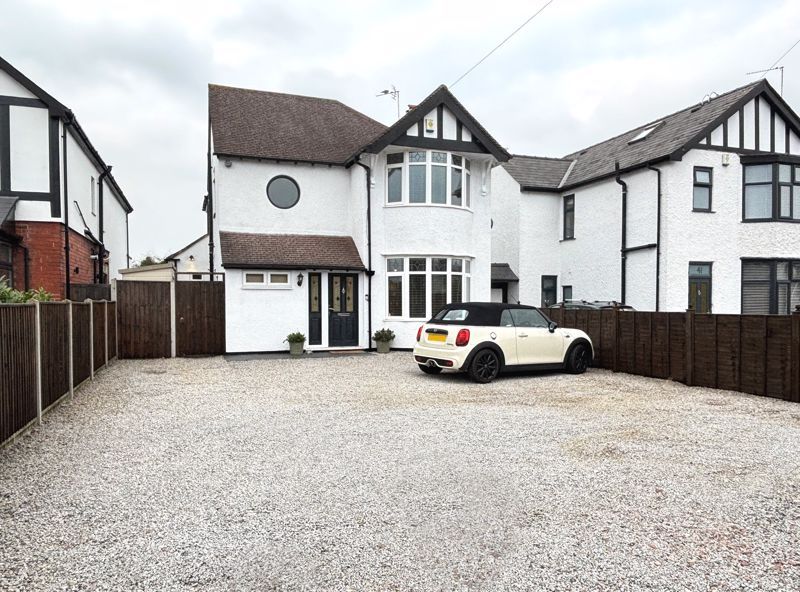 3 bed detached house for sale in Cheltenham Road, Longlevens