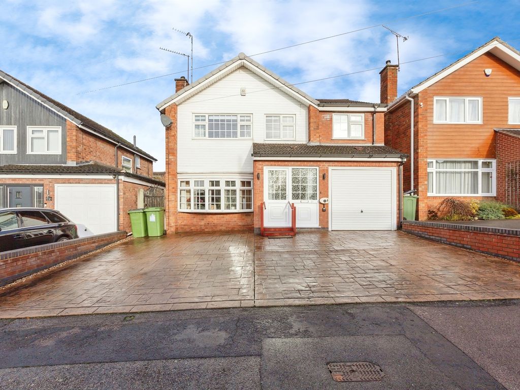 4 bed detached house for sale in Pits Avenue, Braunstone, Leicester LE3, £375,000 Zoopla